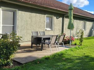 06 Grashüpfer - Hof Wiesengrund