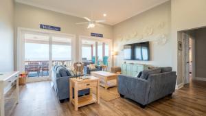 Sandy Cheeks - 2502 Bienville