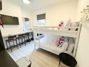 Only a 2-minute walk to Golders Green Station