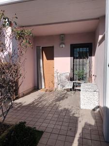 Airport and station retreat