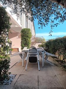 Airport and station retreat