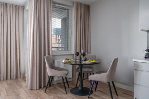 Pure Rental Premium Apartments - Free Parking & AC