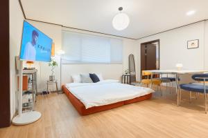 이태원 핫플 속 조용하고 넓은 숙소 # 이태원역 도보5분 # 10인숙소 # 명동20분 # 남산20분 # 최고의위치 # 호텔식침구 # Staywon # 장박픽업서비스