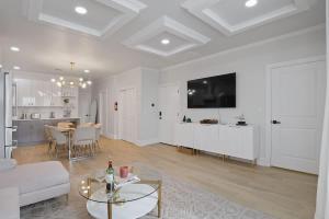 Elegant 2BR-2BA Spacious Escape with Rooftop Near NYC