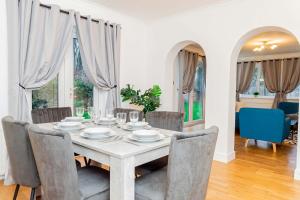 Modern 4 Bedroom House w Parking in Milton Keynes