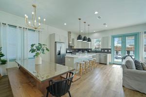 Northender - Vacation Home Near the Beach with Outdoor Pool Area