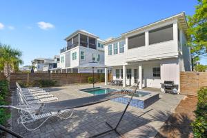 Northender - Vacation Home Near the Beach with Outdoor Pool Area