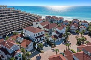 Palm Oasis - Pet Friendly Cottage Near the Water with Private Pool Area