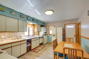 Old Ocean Beach Apt by Pier and Palace Playland