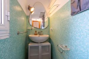 15 min from Colosseo, nice and comfy apartment