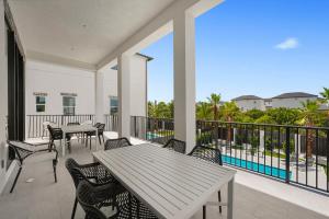 Scarletts Beach Heaven - Luxury Beach House with Rooftop Views and Pool