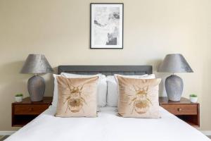 Family Business - Sleeps 4 - WiFi - Near Transport