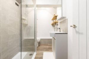 Family Business - Sleeps 4 - WiFi - Near Transport