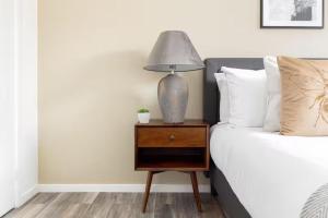 Family Business - Sleeps 4 - WiFi - Near Transport