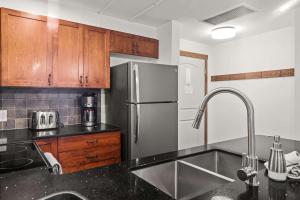 Modern 1 Bedroom Retreat with Sofa Bed Comfort & Convenience Combined
