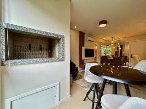 Apê com Lareira a 260m da Catedral de Pedra