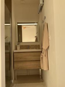 Entre sel et ciel 2 maisons 2 caractères 1 piscine 1 boulodrome 2 ascenseurs