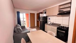 Apto com Wi Fi, Garagem e Piscina a 100m da Praia