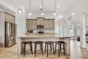 Southern Jewel - Vacation Home Near the Beach with Private Pool & Outdoor Space