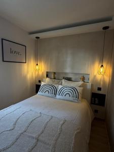 Romance Marine , face à la mer