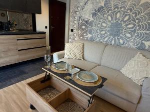 Romance Marine , face à la mer