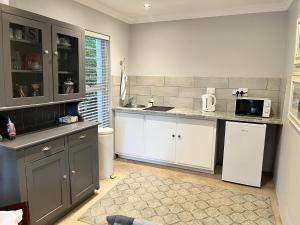 Contemporary & Spacious Courtyard Unit