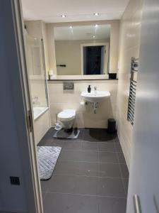 MediaCityUK - 2 Bedroom Modern Apartment