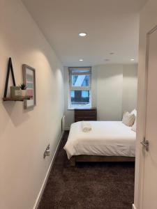 MediaCityUK - 2 Bedroom Modern Apartment