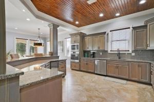 The Luke House - Vacation Getaway in Destin Near the Beach with Secluded Pool Area & Golf Cart