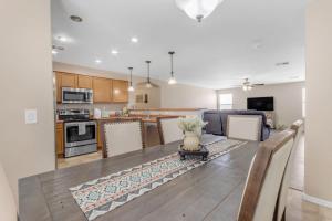 4Br Desert Resort Large Yard w Heated Pool