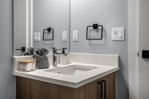 1BR Entertainment Space Projector and Games Room