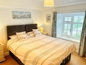 Cornwall Coastal Cottage - Beautiful & Stunning