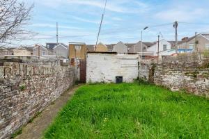 Convenient 3 Bedroom Home in Swansea with Garden