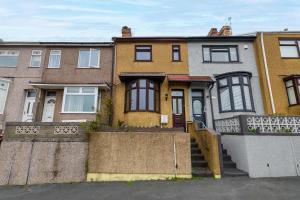 Convenient 3 Bedroom Home in Swansea with Garden