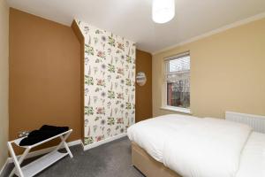 Convenient 3 Bedroom Home in Swansea with Garden