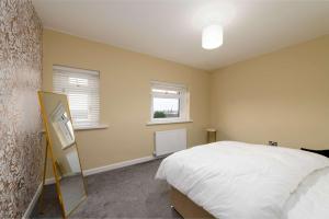 Convenient 3 Bedroom Home in Swansea with Garden