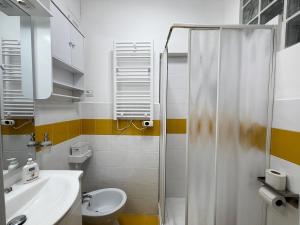 Bocaccios Apartment - 2 min from Trevi Fountain