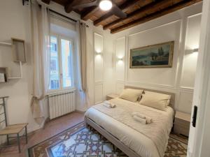 Bocaccios Apartment - 2 min from Trevi Fountain