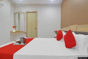 Hotel O Padmini Near Lakdikapool Metro Station