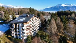 From green to slopes - Alpine ski and golf condo