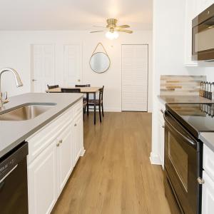 Hollywood Hills Haven - Resort Living Near Universal Studios & Warner Bros