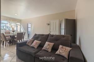 Apto c Hidromassagem em Coqueiros - ELB0203