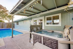 Game Room, Hot Tub! Family Home 5 Mi to SeaWorld