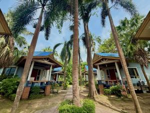 Lanta Palm Beach Resort , Beach Bungalow - Koh Lanta