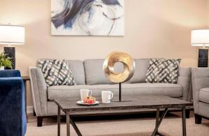 Fountain Villa - SW Neighborhood Walking Distance to Cape Harbor