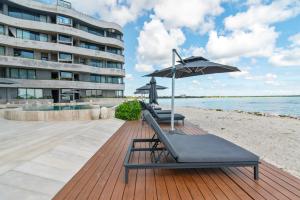 3 BR Lux Private Beachfront Escape with Pool and Gym