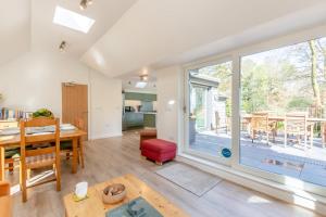 4 Bed in Water Yeat oc-c30989