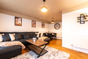 Open Mind Property- Hot tub, Sauna & Free Parking