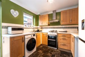 Open Mind Property- Hot tub, Sauna & Free Parking