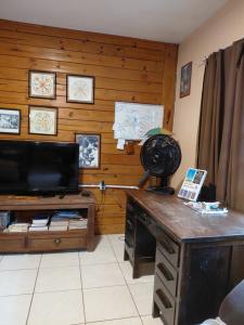 Casa aconchegante térrea à 3min de carro do centro e praia central